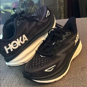 Hoka W Clifton 9 Athletic Shoes with Breathable Design
